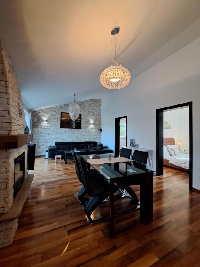 Apartments Villa Sotlar With Pool Umag Exteriér fotografie