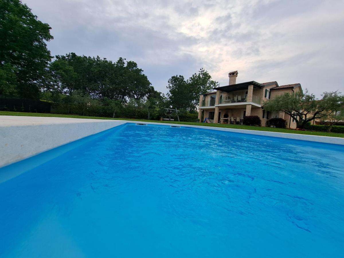 Apartments Villa Sotlar With Pool Umag Exteriér fotografie